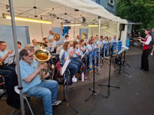 Sommerfest Beinstein 2025 Lyra Schmiden großes Orchester Blechbläser und Querflöten