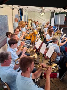 Sommerfest Beinstein 2025 Lyra Schmiden großes Orchester Blechbläser